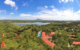 Cinnamon alojamiento Habarana